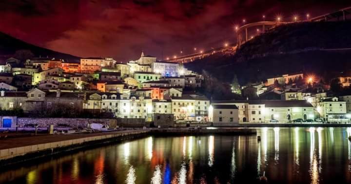Apartmani Petar I Luka Bakar Exterior photo