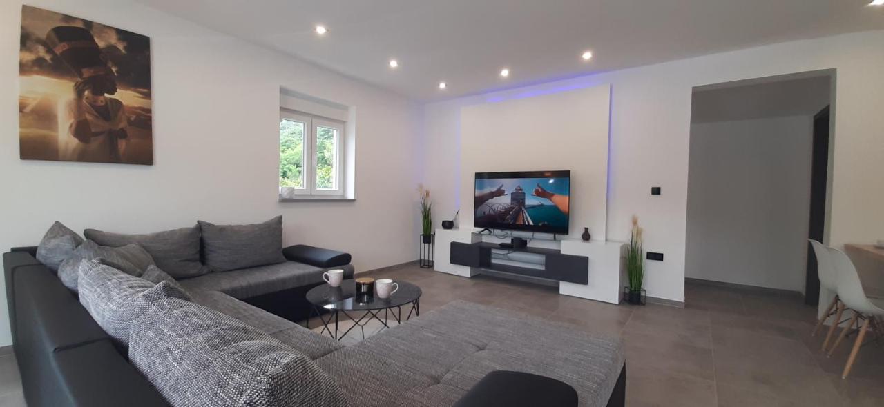Apartmani Petar I Luka Bakar Exterior photo