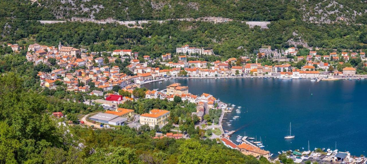 Apartmani Petar I Luka Bakar Exterior photo