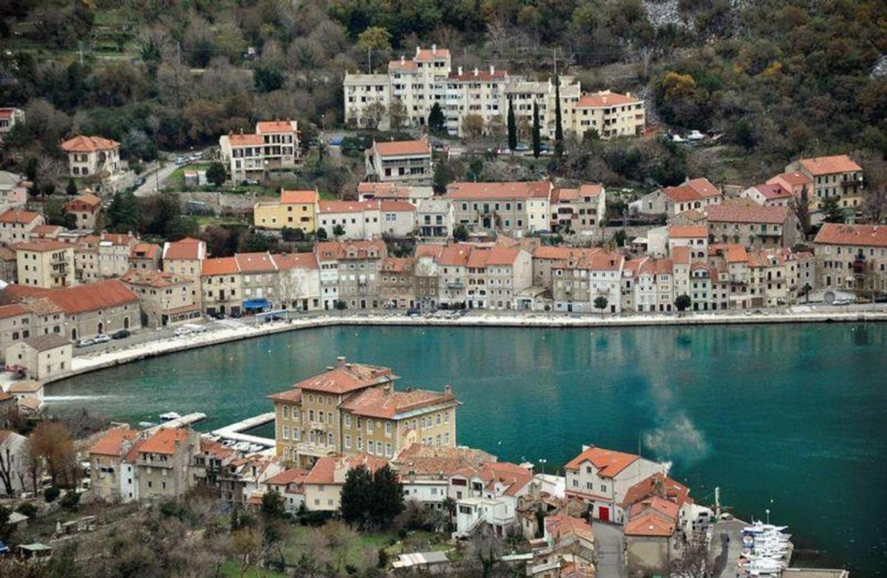 Apartmani Petar I Luka Bakar Exterior photo
