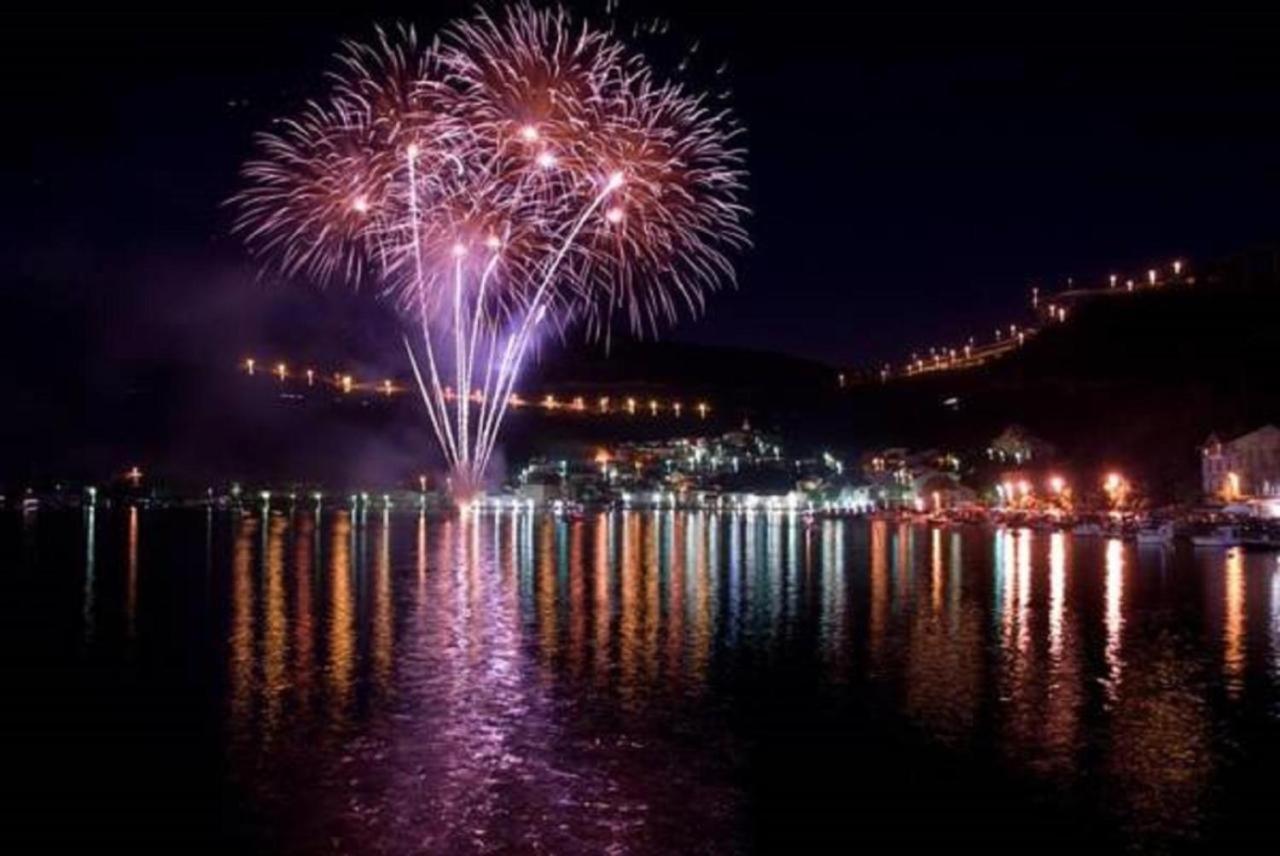 Apartmani Petar I Luka Bakar Exterior photo
